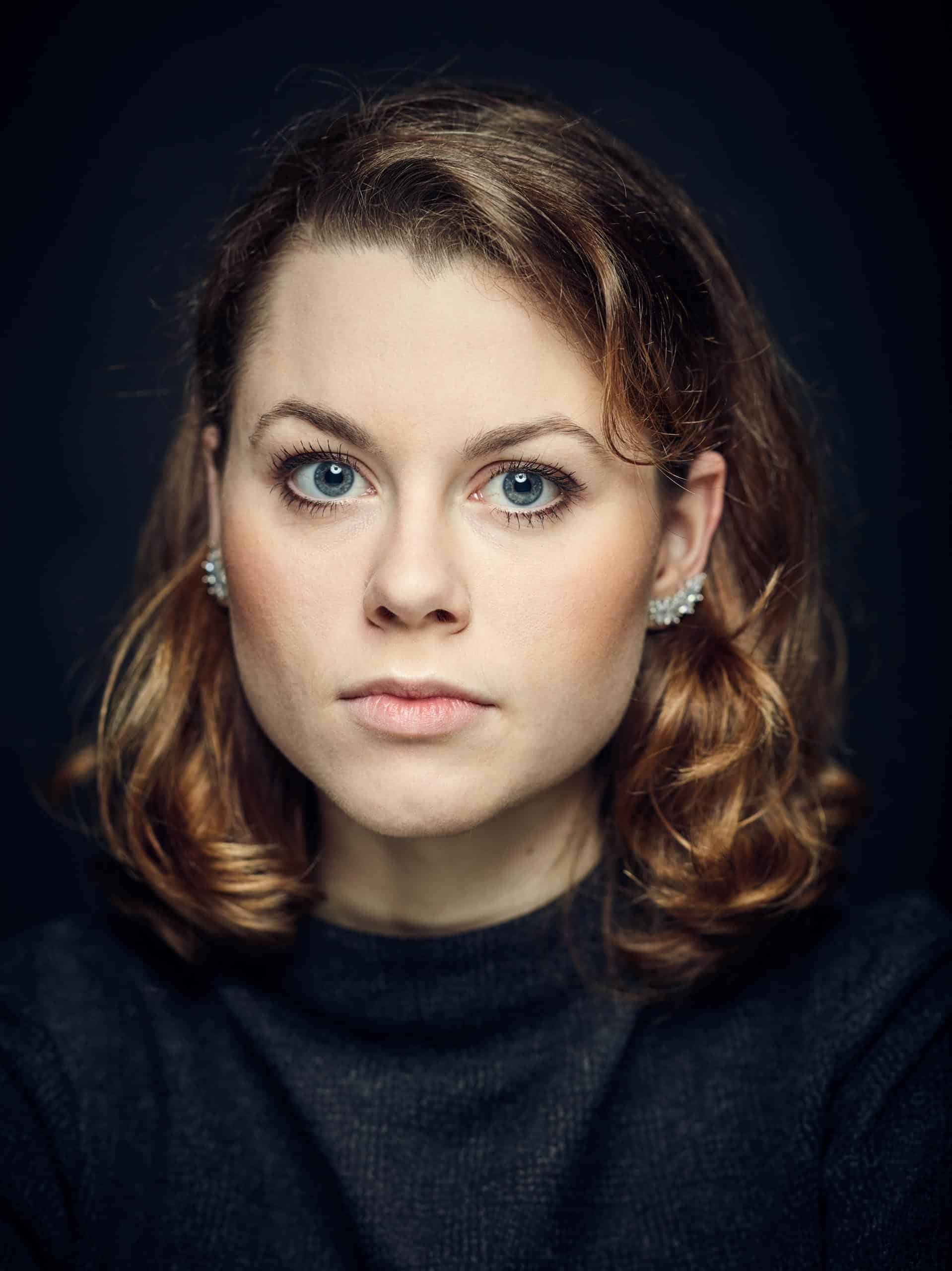 Studioportrait, Close-Up, mit der Sängerin Samantha Gaul für das Theater Freiburg