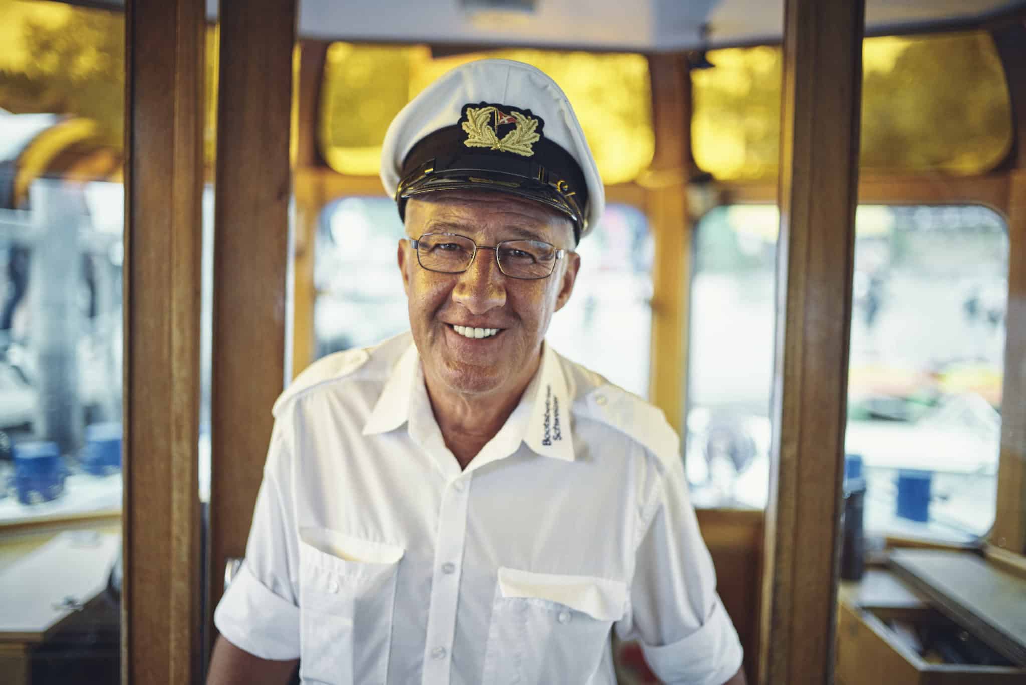 Armin Schweizer ist Kapitän auf dem Titisee und fährt seit 25 Jahren Touristen über das Wasser.