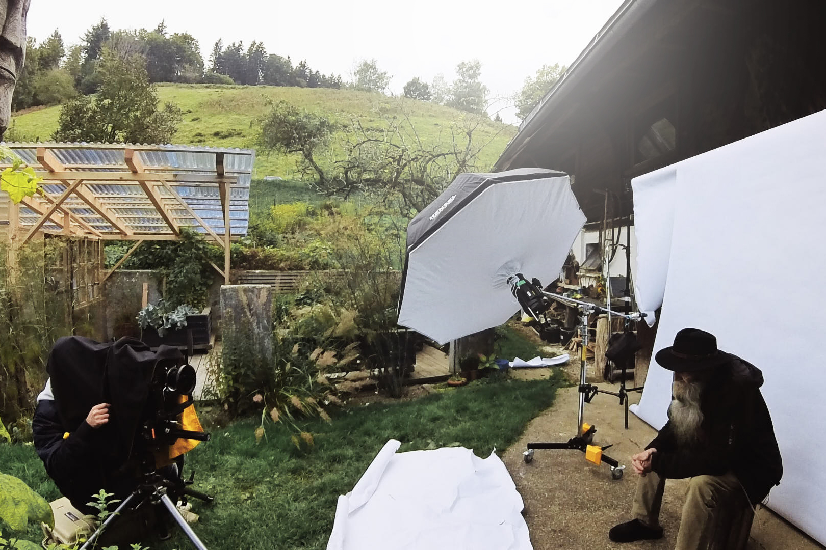 Portraitfotograf Felix Groteloh im Schwarzwald mit einer Grosformatkamera