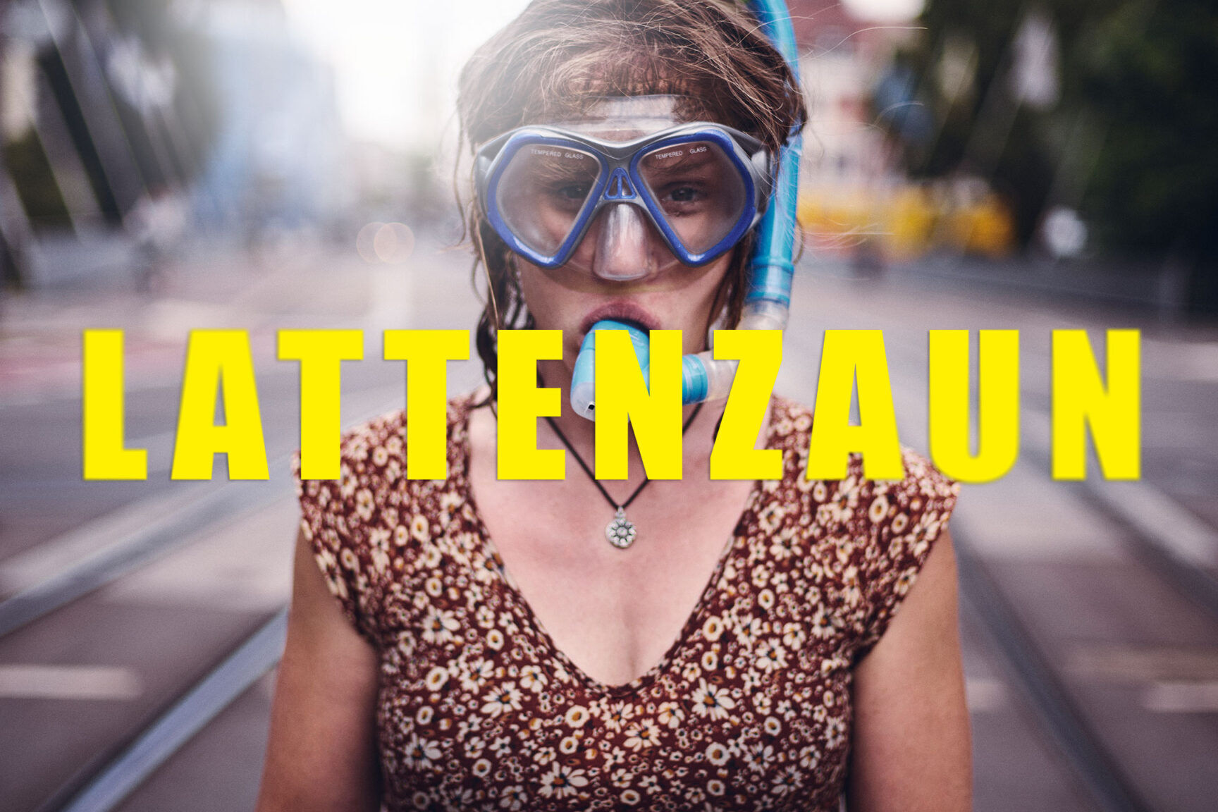 Frau mit Schnorchel und Brille in Freiburg